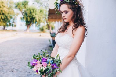 Gelinlik içinde güzel bir gelin