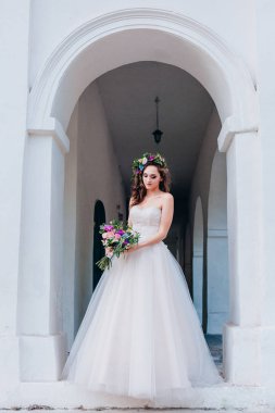 Gelinlik içinde güzel bir gelin