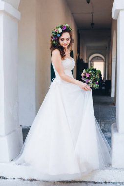 Gelinlik içinde güzel bir gelin