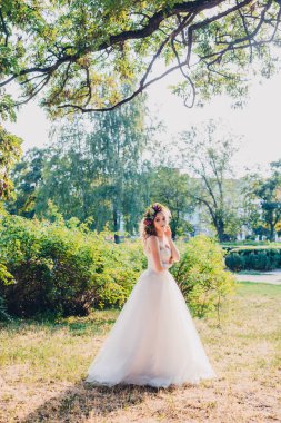 Gelinlik içinde güzel bir gelin