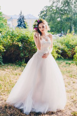 Gelinlik içinde güzel bir gelin