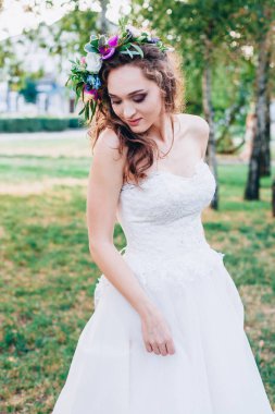 Gelinlik içinde güzel bir gelin