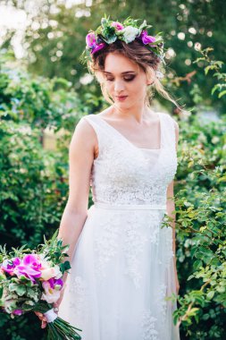 Gelinlik içinde güzel bir gelin