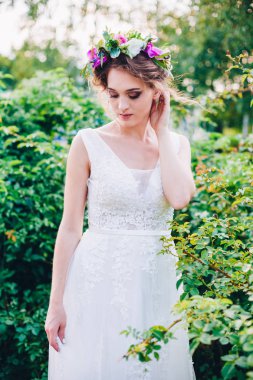 Gelinlik içinde güzel bir gelin