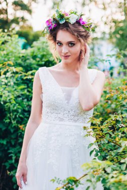 Gelinlik içinde güzel bir gelin