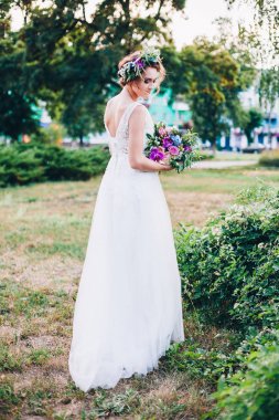 Gelinlik içinde güzel bir gelin