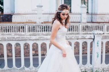 Gelinlik içinde güzel bir gelin