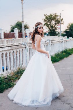 Gelinlik içinde güzel bir gelin