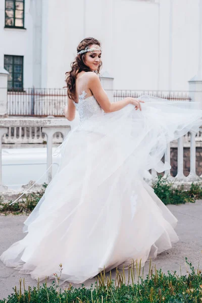 Gelinlik içinde güzel bir gelin