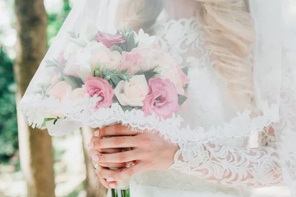 The bride's bouquet — Stock Photo, Image