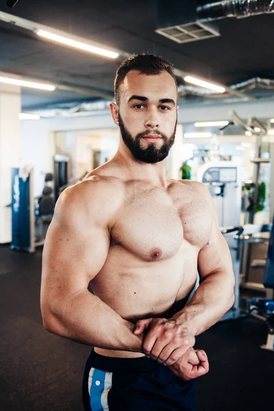 Jimnastik salonu kas adam