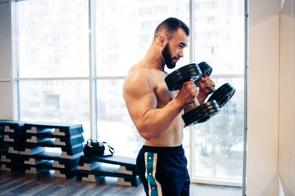 Jimnastik salonu kas adam