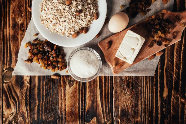 Поэтапный Рецепт Домашнего Овсяного Печенья Изюмом Миндалем — стоковое фото