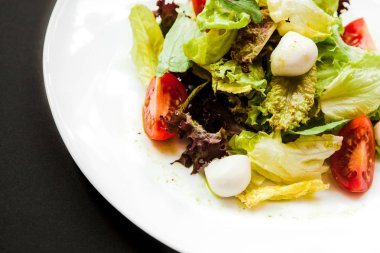 güzel Restoran tabak salata ile