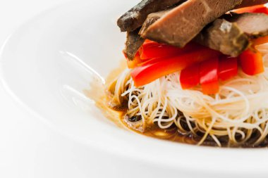 tabak makarna, sebze ve et