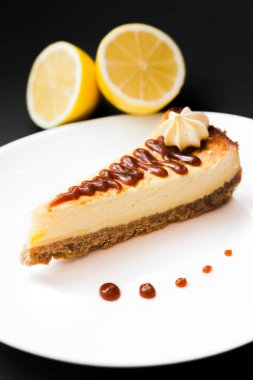 güzel ev tatlı meyve ve fındık ile