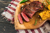 friss, minőségi, drága marhahús steak egy étteremben