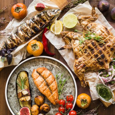 Ulusal Gürcistan Ermeni ve Azerbaycan mutfağından çeşitli restoran yemekleri