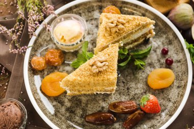 Ulusal Gürcistan Ermeni ve Azerbaycan mutfağından çeşitli restoran yemekleri