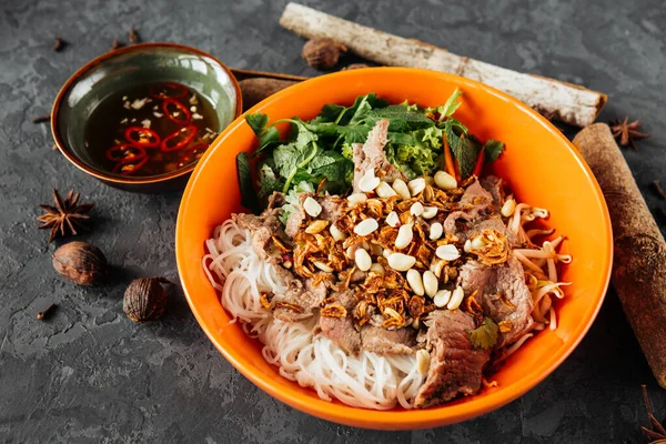 Güzel bir Vietnam mutfağı.