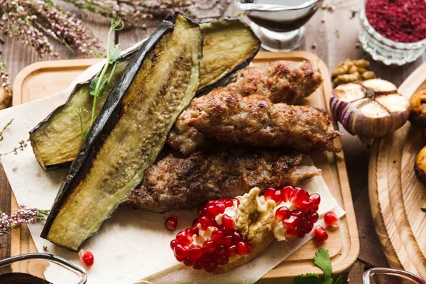 Різноманітність Ресторанних Страв Національної Грузинської Азербайджанської Кухні — стокове фото