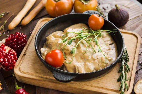 Ulusal Gürcistan Ermeni ve Azerbaycan mutfağından çeşitli restoran yemekleri
