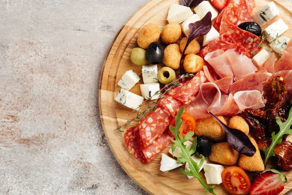 Vari Snack Formaggi Vino Salumi Prosciutto — Foto Stock