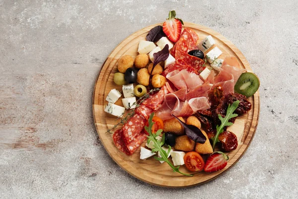 Various Snacks Wine Cheese Salami Prosciutto — Stock Photo, Image