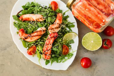 Pahalı kırmızı havyar, turna balığı havyarı ve atıştırmalık olarak siyah havyar.