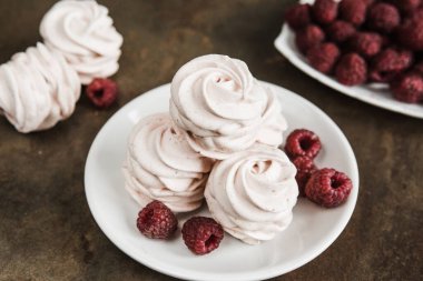 Güzel, sağlıklı, lezzetli ev yapımı şekerlemeler.