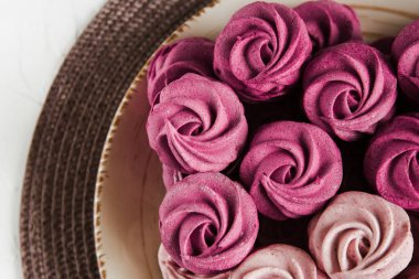 Güzel, sağlıklı, lezzetli ev yapımı şekerlemeler.