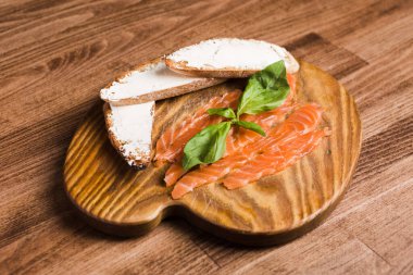 Dilimlenmiş kırmızı balıklar