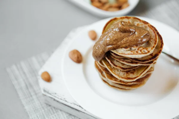Dieet Vegetarische Pannenkoeken Met Natuurlijke Nut Plakken — Stockfoto