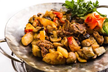 biber ve mantarlı fırında patates.