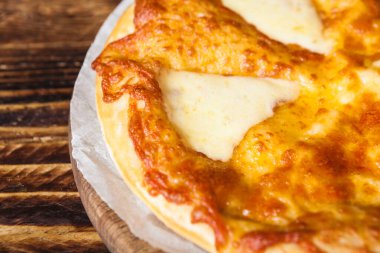 Peynirli doğu khachapuri ekmeği.