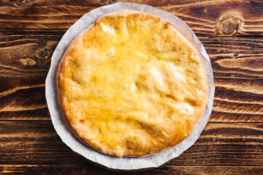 Peynirli doğu khachapuri ekmeği.