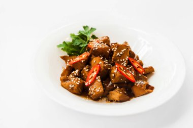 Soslu sebze dilimlenmiş güveç.