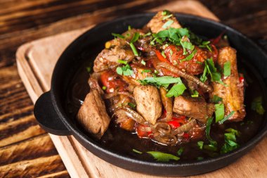 Sebzeli bir Gürcü yemeği.