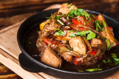 Sebzeli bir Gürcü yemeği.