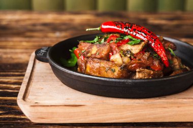 Sebzeli bir Gürcü yemeği.