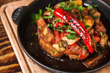 Sebzeli bir Gürcü yemeği.