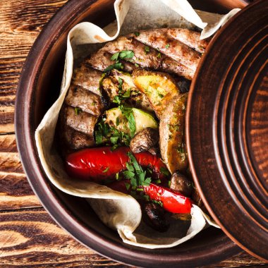 Sebzeli bir Gürcü yemeği.