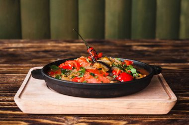 Sebzeli bir Gürcü yemeği.