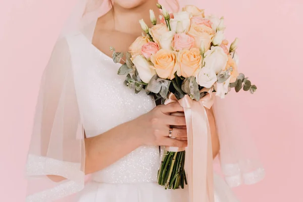 Imagem Casamento Buquê Noiva Com Flores Vermelhas — Fotografia de Stock