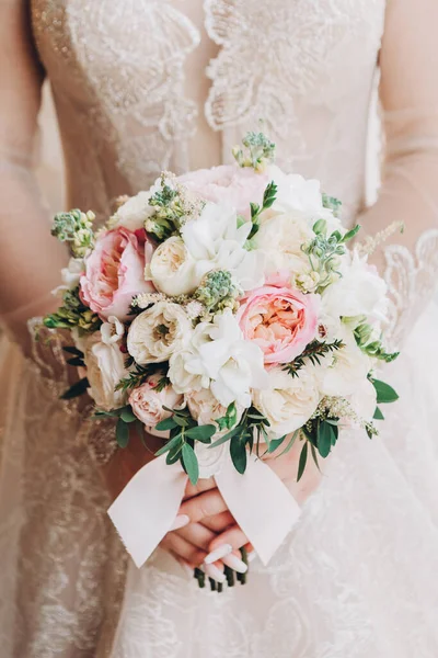 Imagen Boda Ramo Novia Con Flores Rojas —  Fotos de Stock