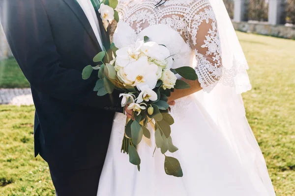 Immagine Nozze Bouquet Sposa Con Fiori Rossi — Foto Stock