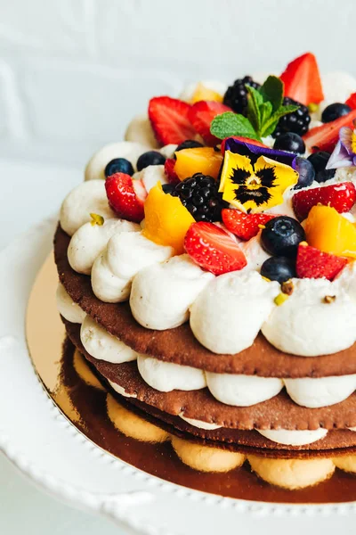 Delicieux Et Beau Dessert Pour Une Boulangerie Familiale Fraise Creme Glacee Stock Photo