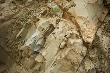 Keskin kenarları ile Taş dokusu. Oluşumları,