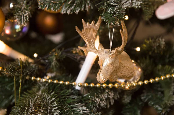 L'albero di Natale decorato. Un senso di festa — Foto Stock