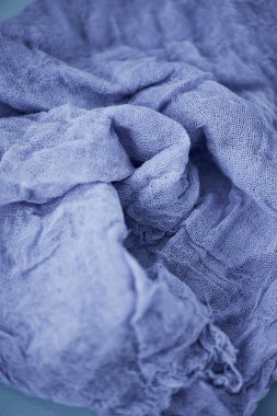 Dokulu, bir çiçek gazlı bez bükülmüş. Kapat